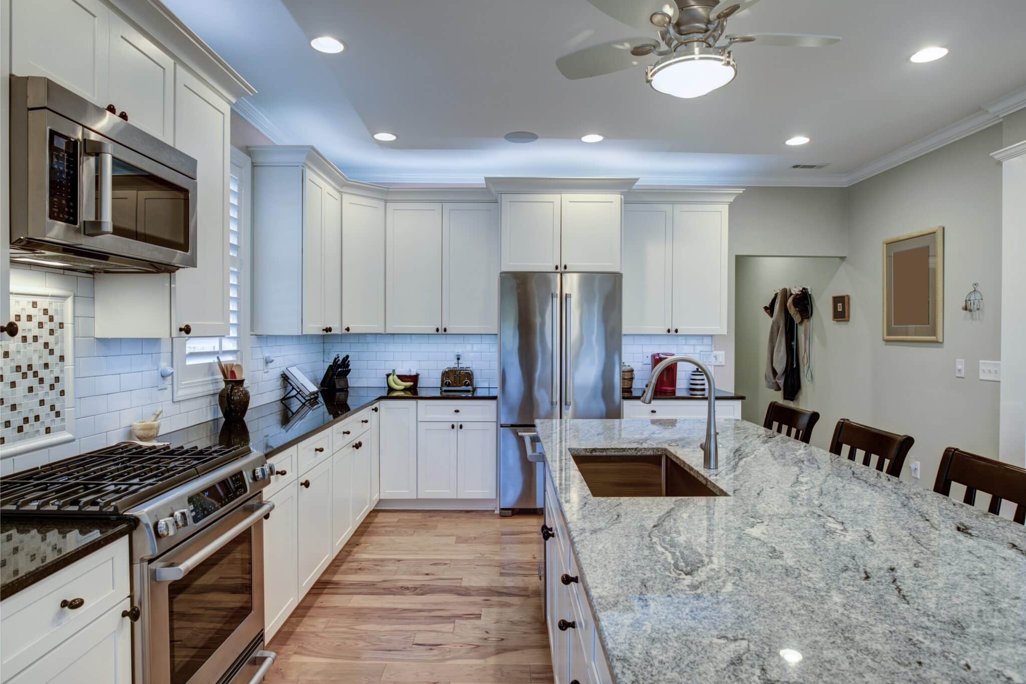 Beautiful Luxury Kitchen With Quartz And Granite Countertops And No.1 Best And Trusted Home Improvement - Toscana Remodeling